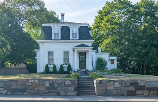 Building Photo - 1104 Pleasant St