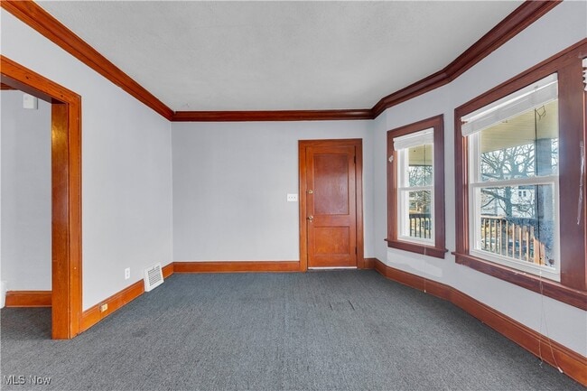 Building Photo - 917 Helmsdale Rd