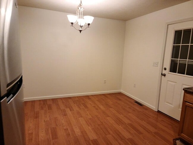 Building Photo - 121 Schofield Ct