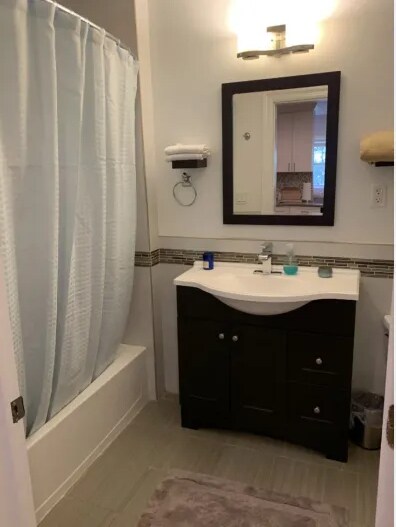 Upstairs Full Bathroom - 35 Havemeyer St