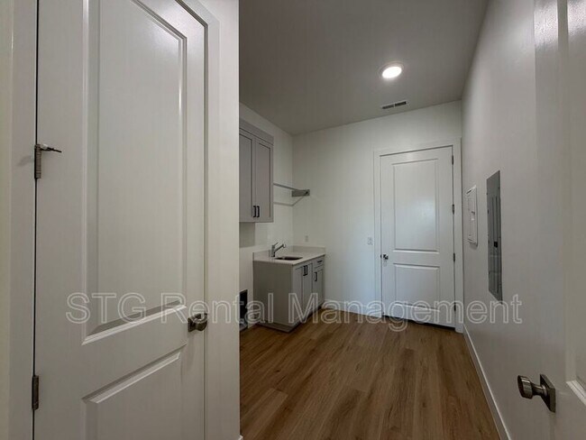 Building Photo - 2908 Church Oak Dr