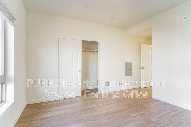 Building Photo - 22025 NE Halsey St