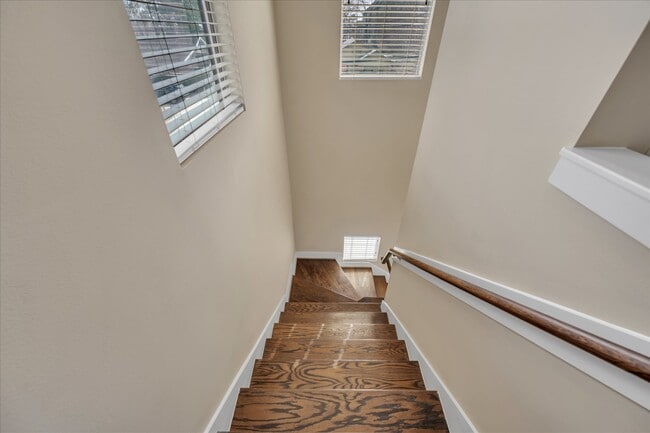 Building Photo - 1715 W 24th St