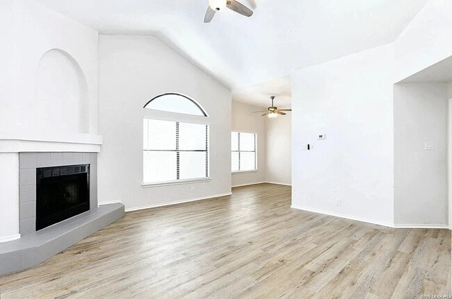 Building Photo - Single Story 3-Bedroom Home