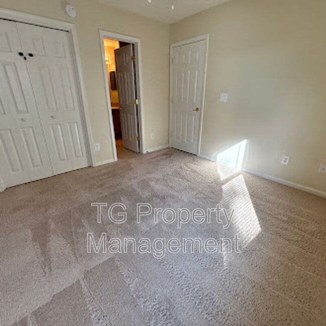 Building Photo - 2493 Brook Park Way