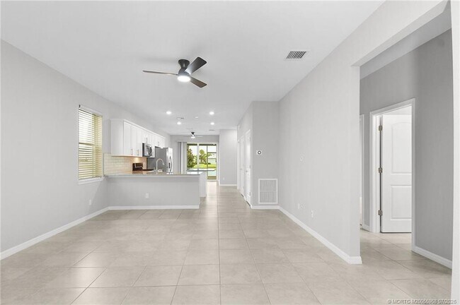 Building Photo - 10214 SW Captiva Dr