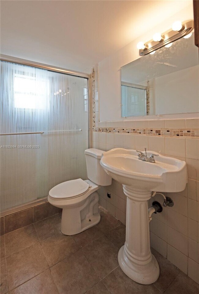 Building Photo - 4142 N Jefferson Ave