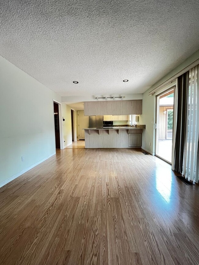 Building Photo - Gorgeous 3 BD 2.25 BA Home on 2 Acres!