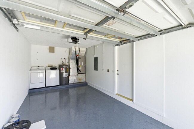 Building Photo - 10781 Cypress Lake Terrace