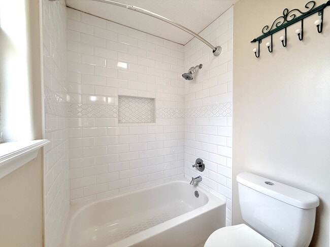 Building Photo - Spacious Two-Story Home with Hot Tub, Pool Table & Fenced Yard in Panther Creek