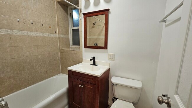 Building Photo - 6541 N Francisco Ave