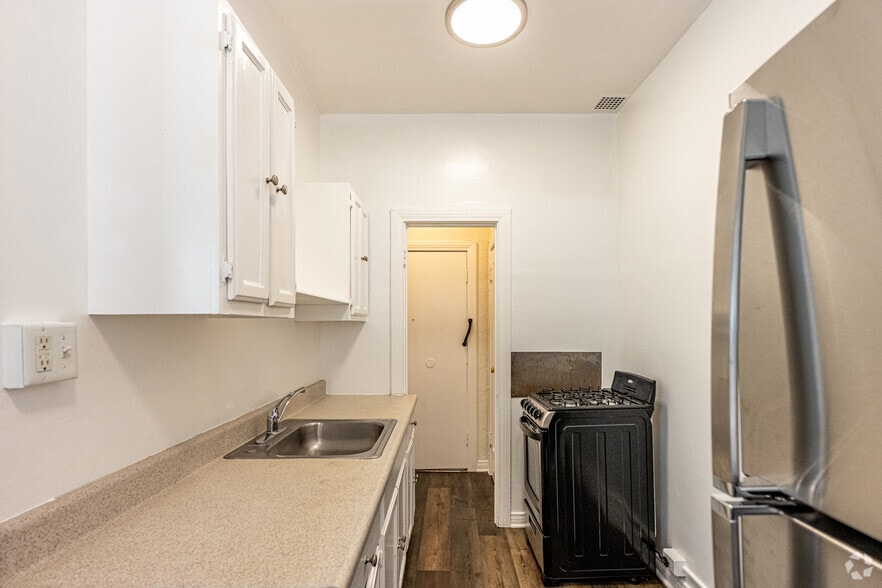 Studio - 450SF - Kitchen - Park Gramercy Apartments
