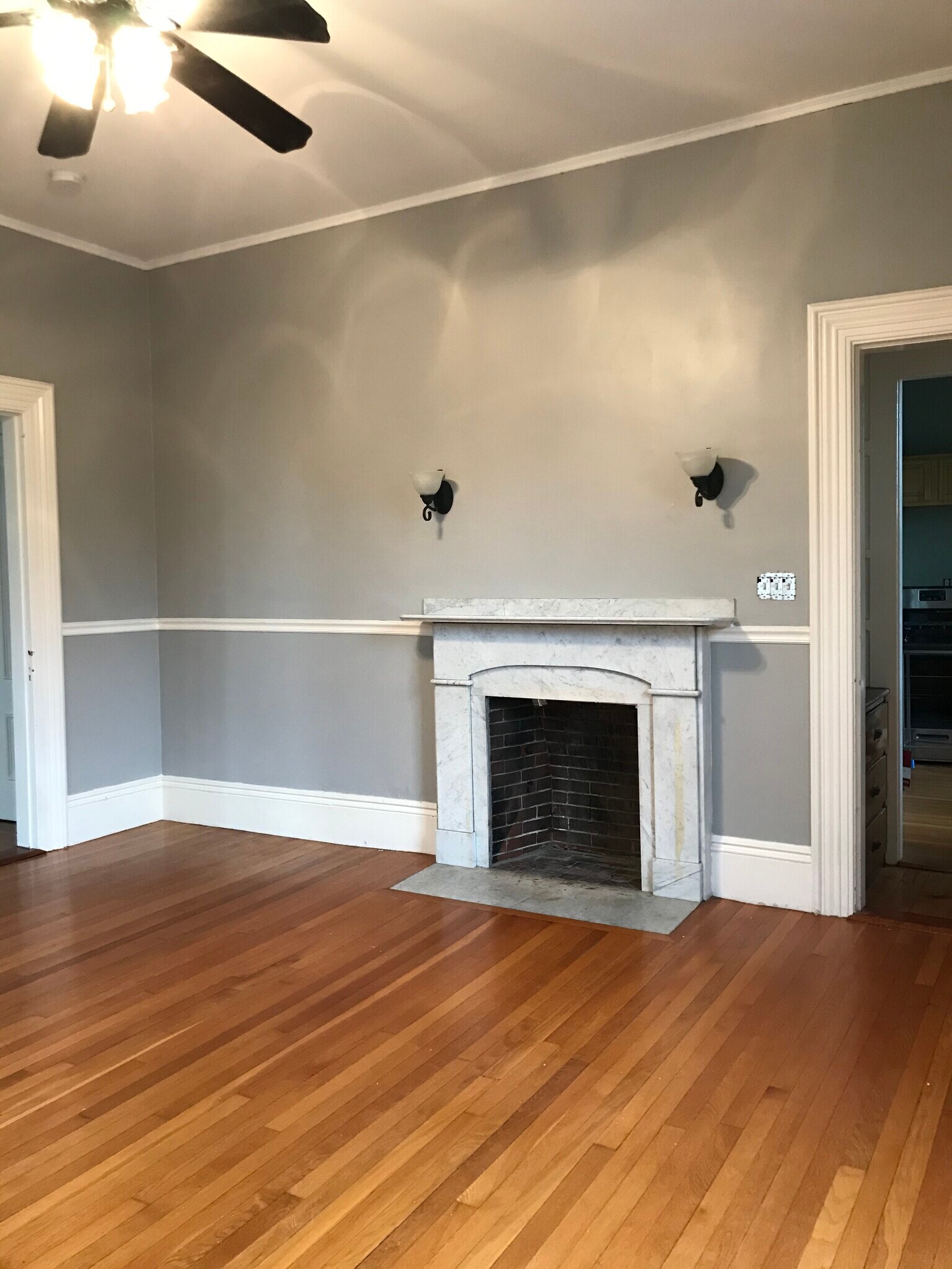 Building Photo - 420 E Merrimack St