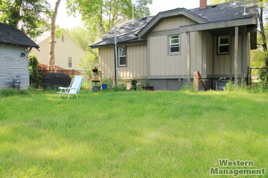 Shared Yard - 608 Clark Ave