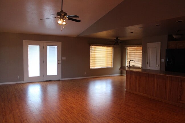Building Photo - Spacious 3-Bedroom, 2-Bathroom Home with a Beautiful Yard in Cedar City