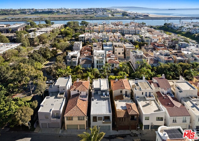 Building Photo - 143 Union Jack Mall