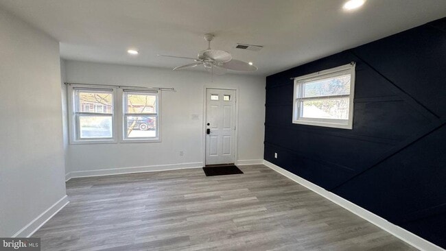 Building Photo - 7631 Beach Dr