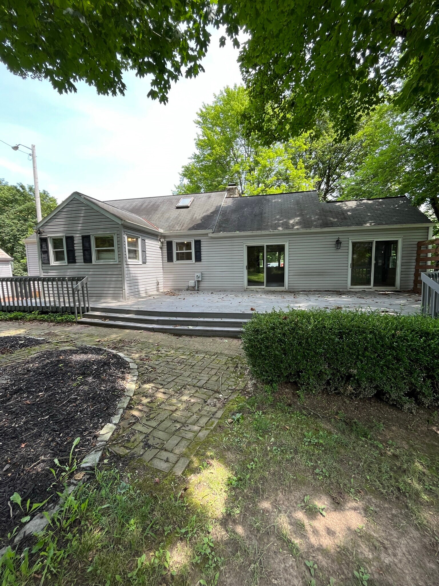 Building Photo - 697 Rosehill Rd