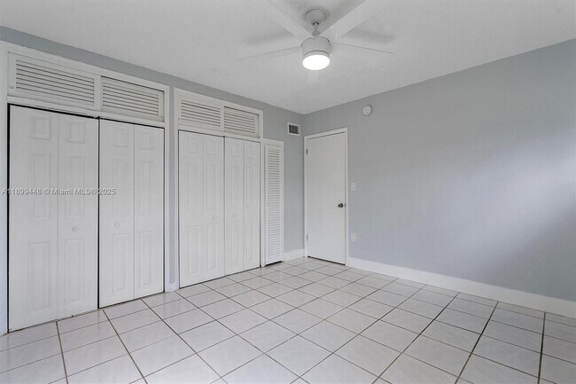 Building Photo - 1635 NE Miami Gardens Dr