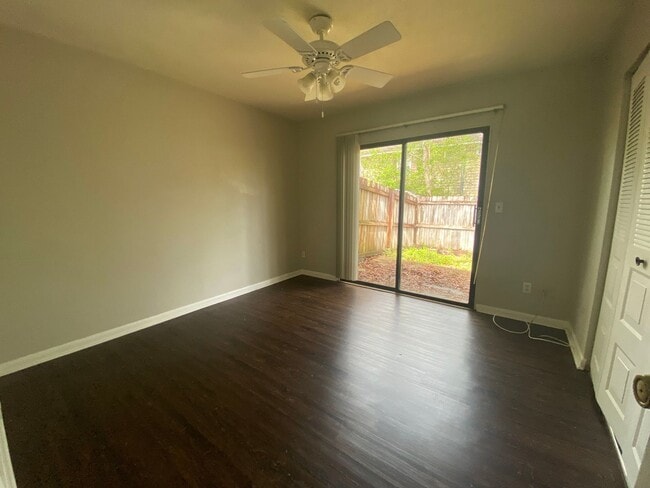 Building Photo - 2 Bedroom 2 Bathroom - Serenola Manor