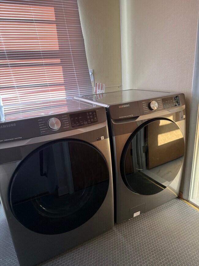 Building Photo - 182 Arnoldale Rd