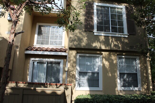 Building Photo - 224 Gallery Way