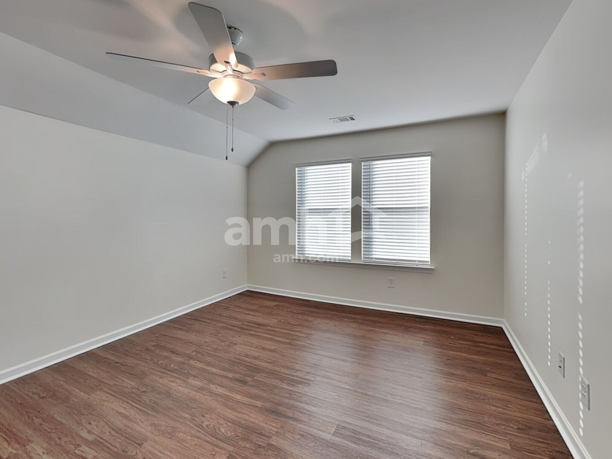 Building Photo - 307 Camp dr