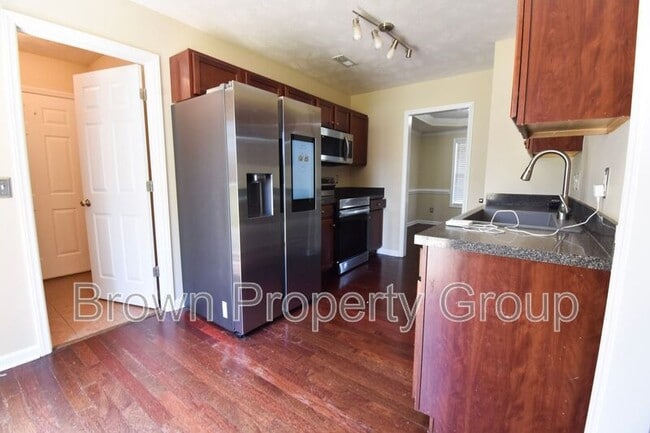 Building Photo - 71 Person Ct