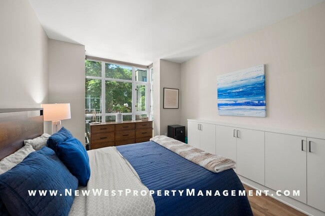 Building Photo - Super Spacious Cortez Hill 2-Bedroom at Discovery! Small Pet Ok!