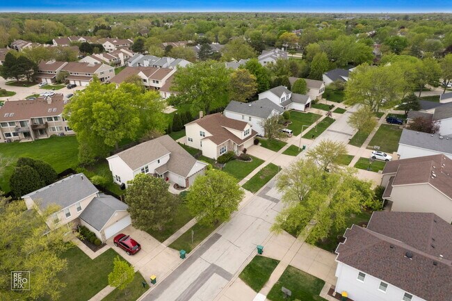Building Photo - 1002 Hobson Dr