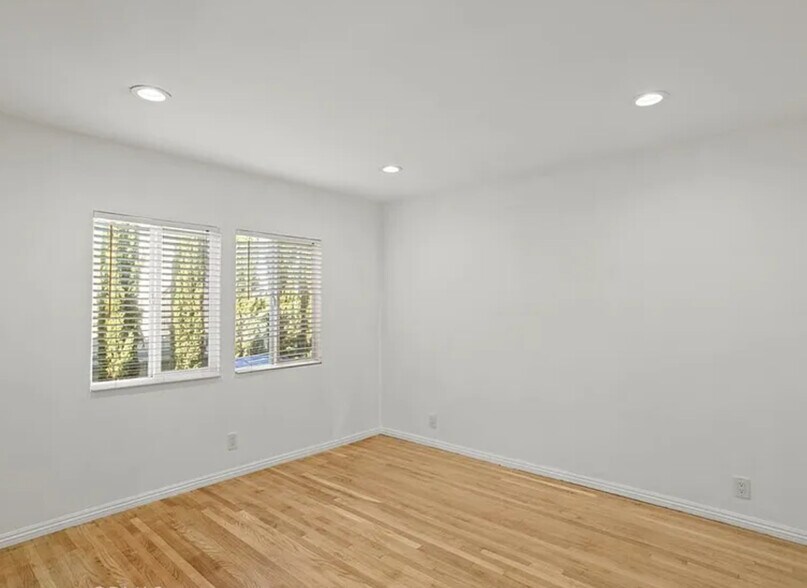 Building Photo - 300 W Hillsdale St