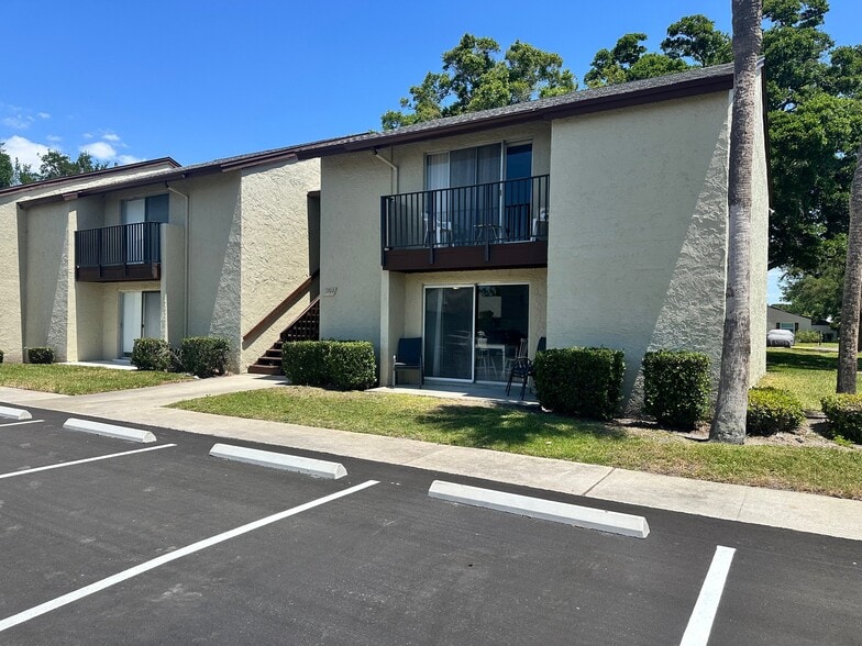Building Photo - 4215 E Bay Dr