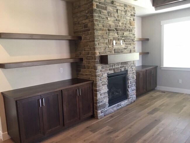 Building Photo - Coming Soon! Newer Custom built home with ...