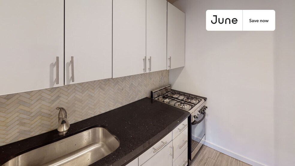 Building Photo - 534 E 14th St