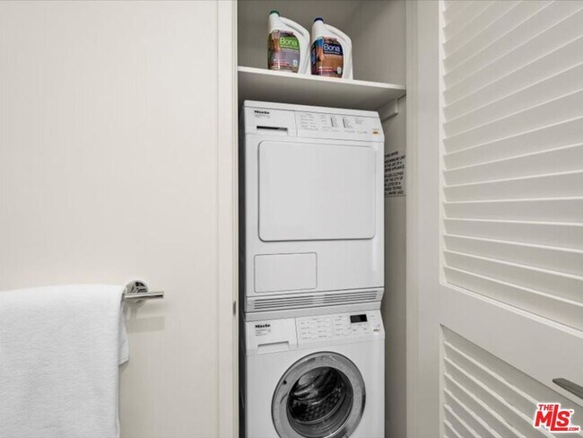 Building Photo - 877 Francisco St