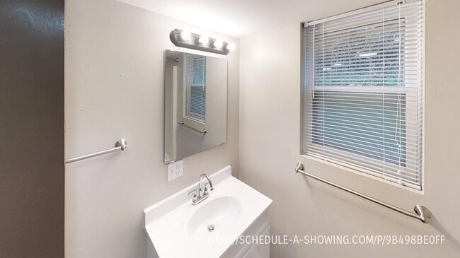 Building Photo - 701 Grove St