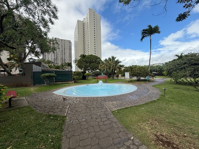 Building Photo - Kukui Plaza Diamond Head Tower 1 bedroom 1...