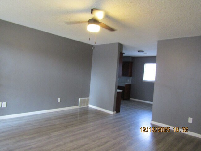 Building Photo - Nice home in the Woodland Hills Area!