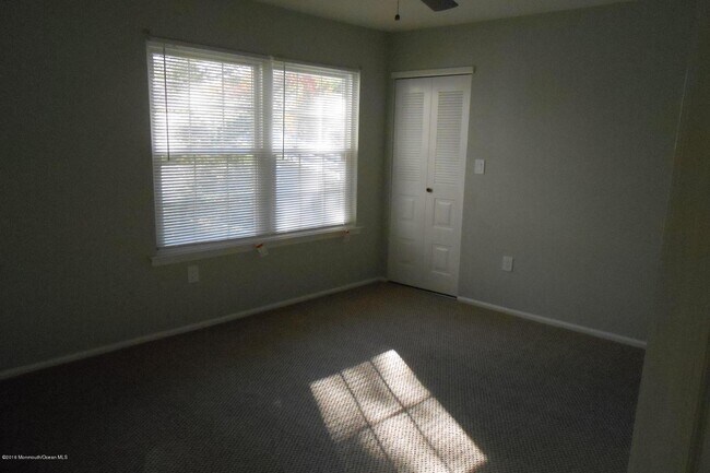 Building Photo - 112 Arrowwood Ct