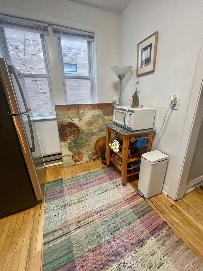 Building Photo - 3915 N Southport Ave