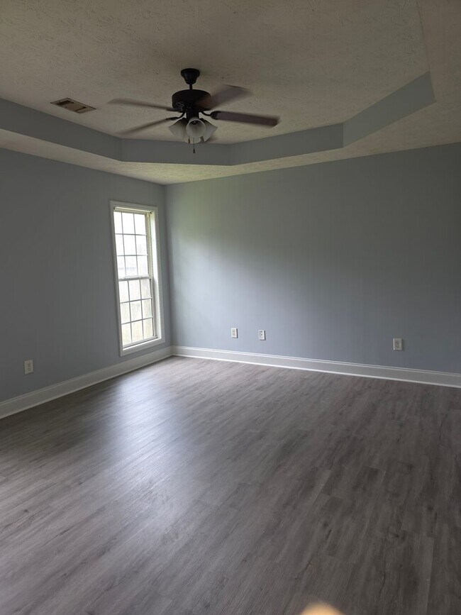Building Photo - A Great Starter Home Just For YOU!