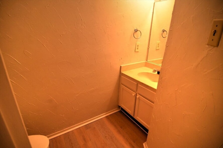 Building Photo - 6503 Ridgecrest Rd