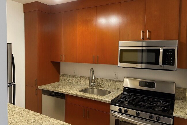 Building Photo - 729 NE 16th Ave