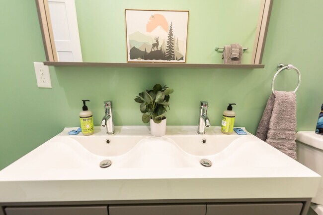 Building Photo - 1205 Cottage Ave