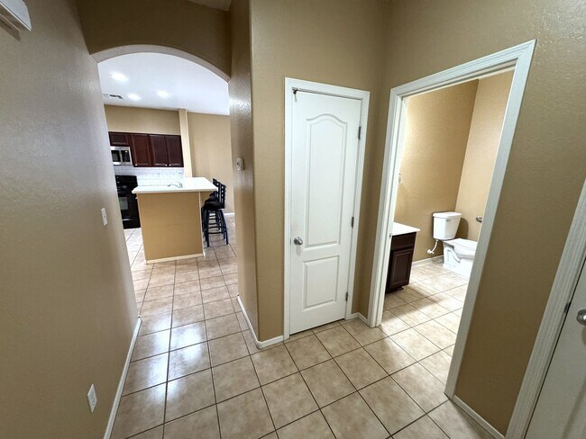 Building Photo - Beautiful 4-bedroom, 2-bath single-story home with Fully Landscaped Backyard