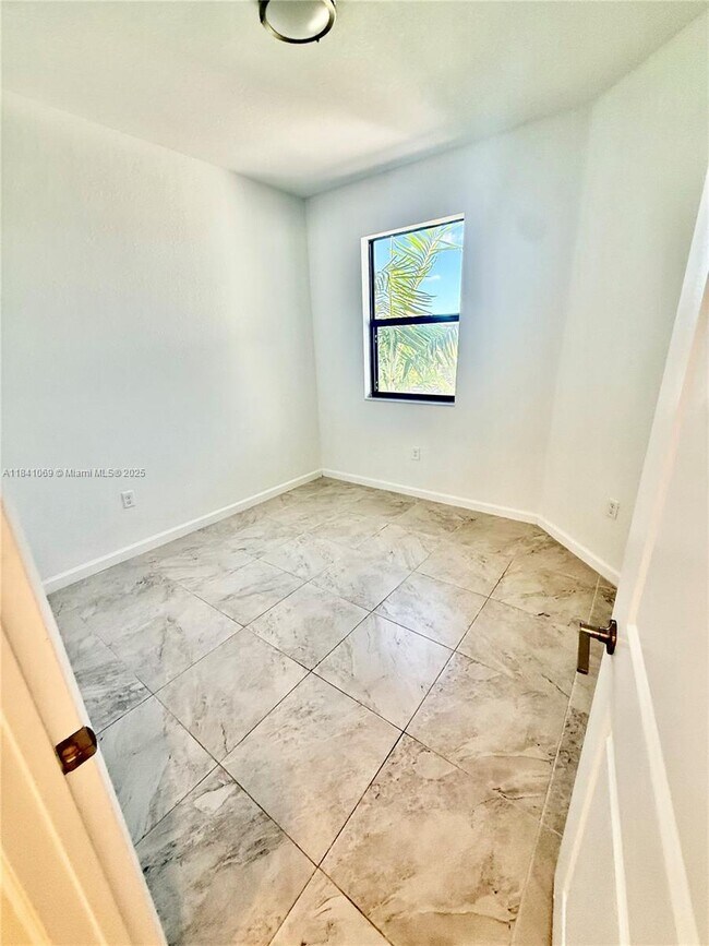 Building Photo - 25123 SW 107th Ct