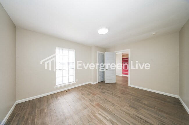 Building Photo - 14411 Autumn Dr