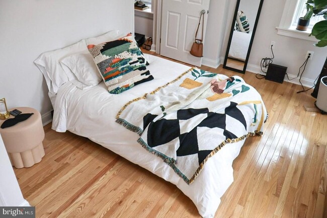 Building Photo - 1734 Bolton St