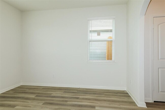 Building Photo - 26857 Steinbeck Dr