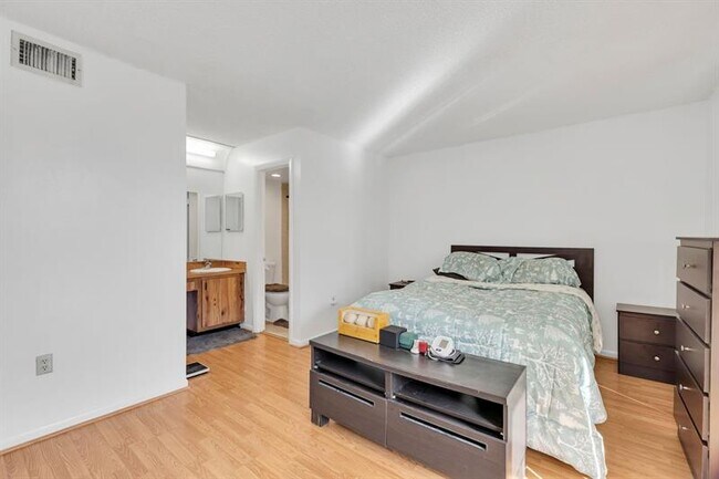 Building Photo - 6850 Royal Palm Blvd